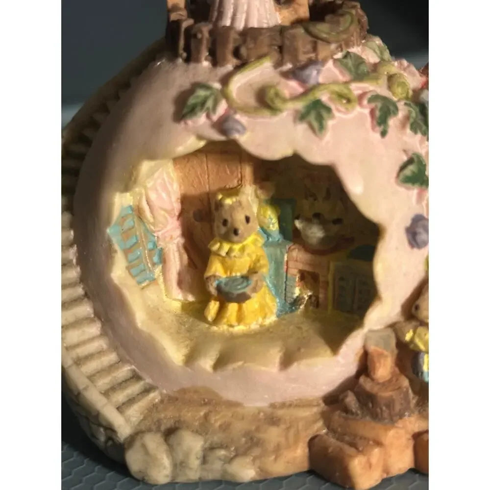 Vintage Miniature Cottage Diorama Figurine – Bear Scene Decorative Collectible